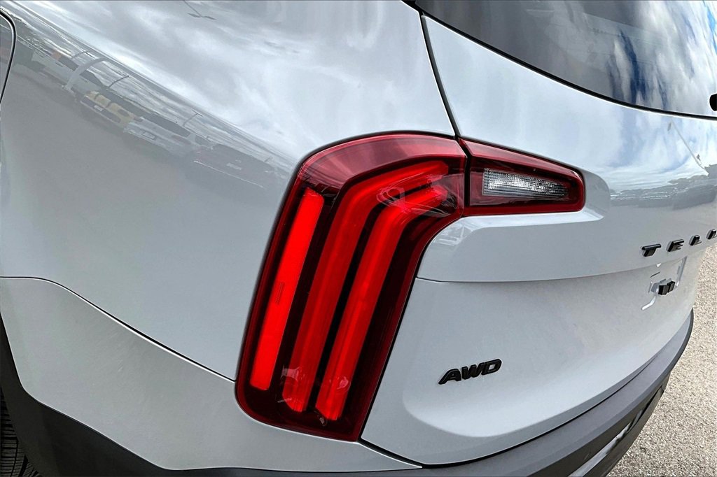 Used 2022 Kia Telluride SX w/ SX Prestige Package image 31