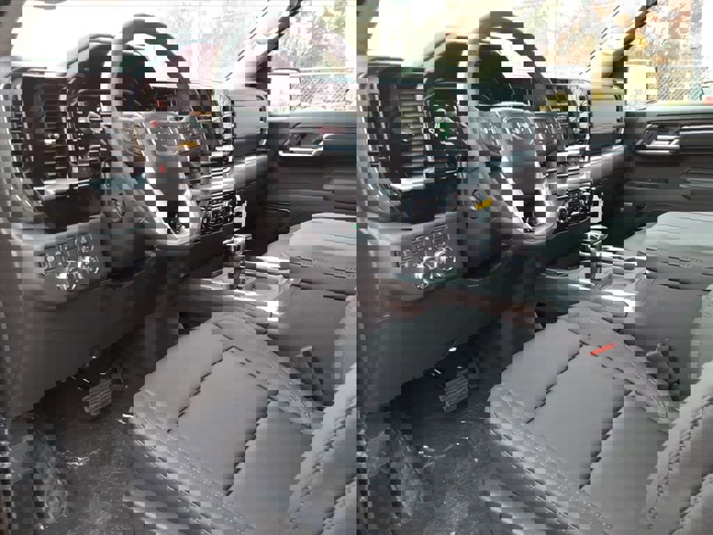 New 2026 GMC Sierra 1500 SLT image 12