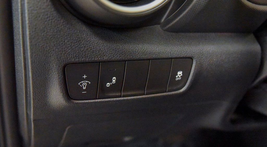 Used 2018 Hyundai Kona SEL image 16