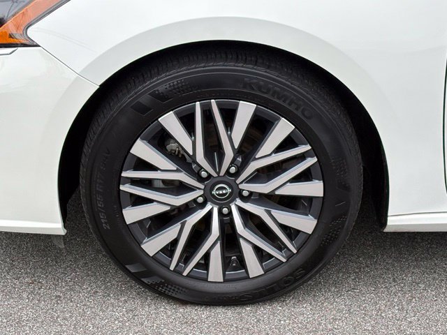 Used 2025 Nissan Altima 2.5 SV FWD image 26