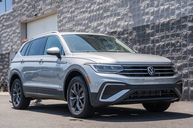 Used 2023 Volkswagen Tiguan SE FWD image 2