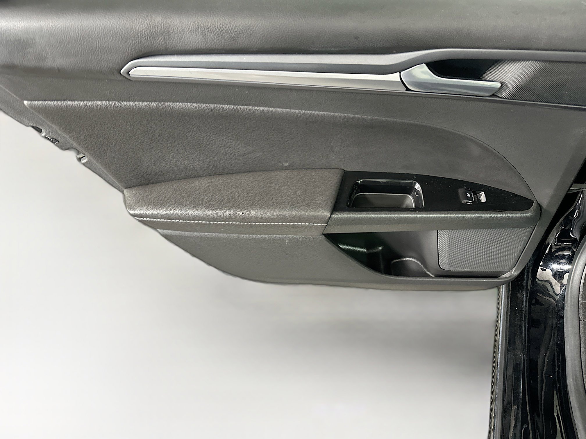 Used 2016 Ford Fusion Titanium image 26