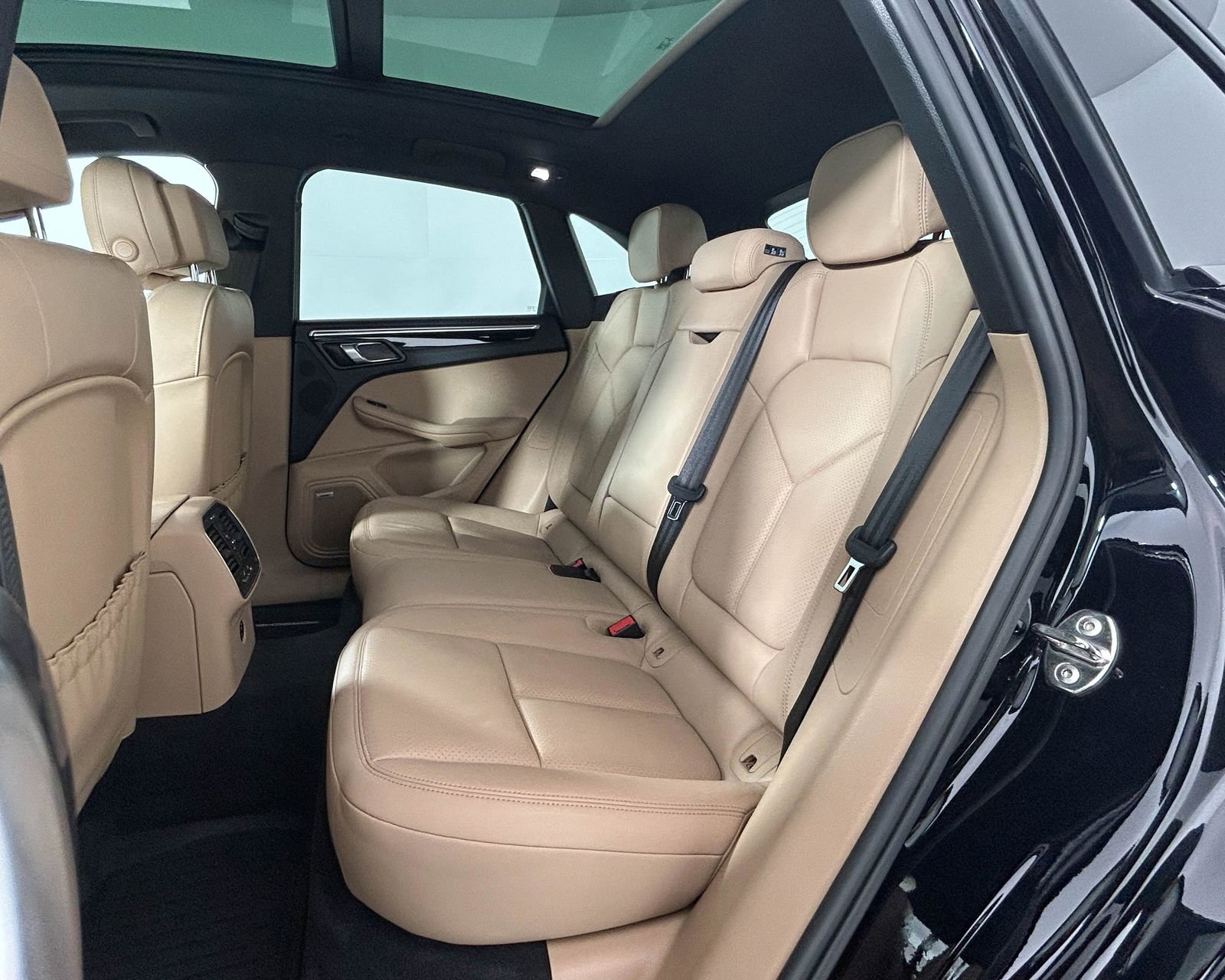 Used 2020 Porsche Macan image 27