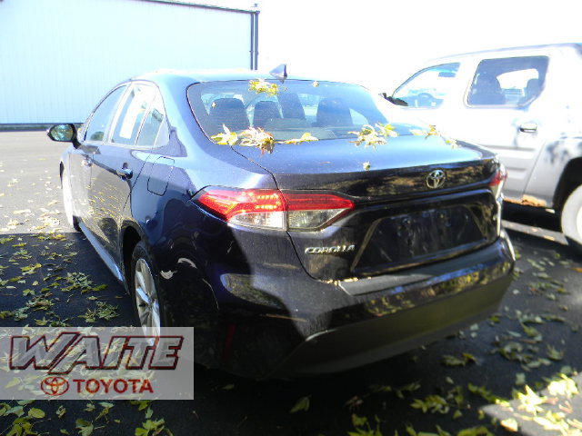 Used 2024 Toyota Corolla LE w/ LE Convenience Package FWD image 3