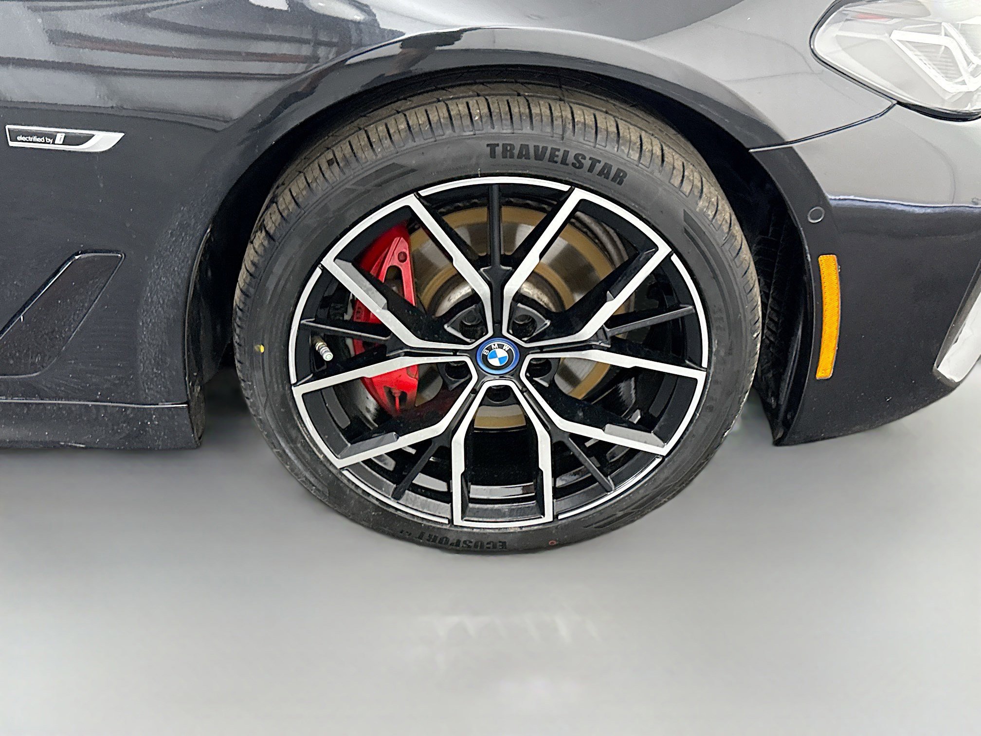 Used 2023 BMW 530e w/ M Sport Package image 32