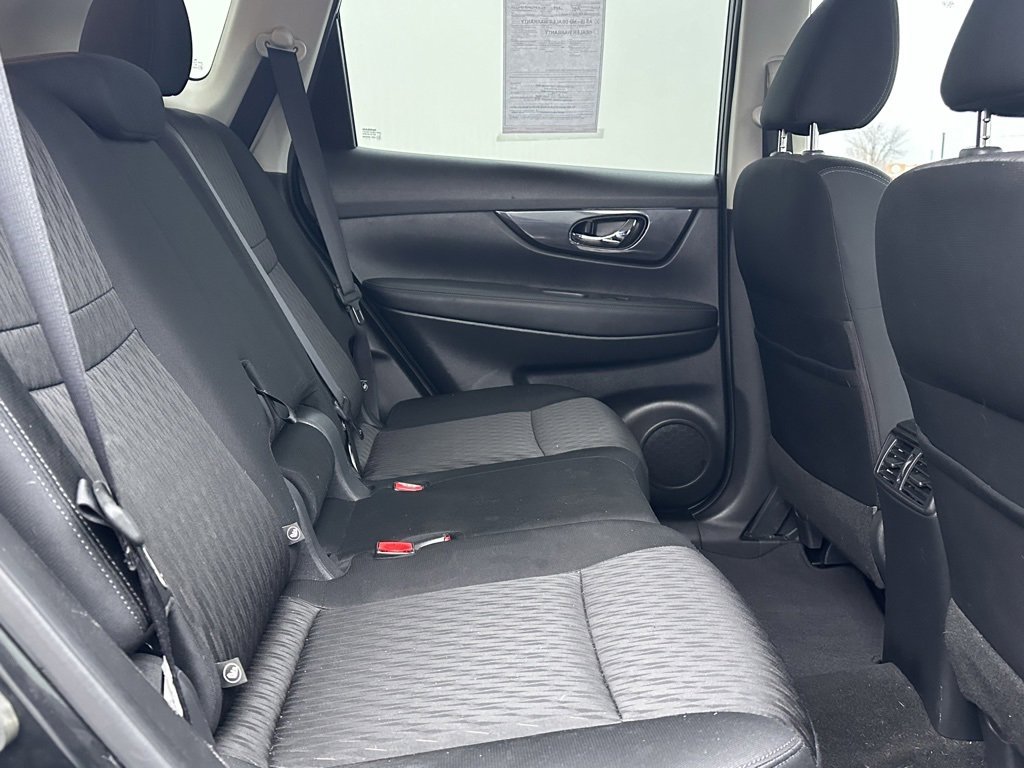 Used 2018 Nissan Rogue SV w/ Premium Package image 16