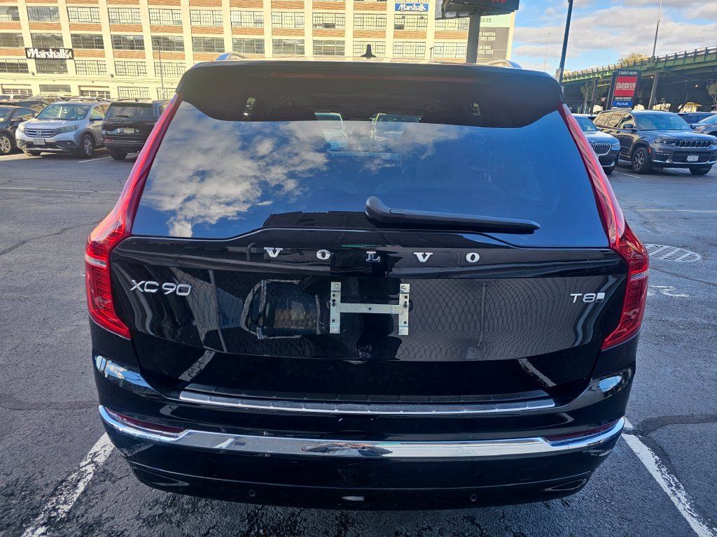 Certified 2025 Volvo XC90 T8 Plus w/ Protection Package Premier AWD/4WD image 8