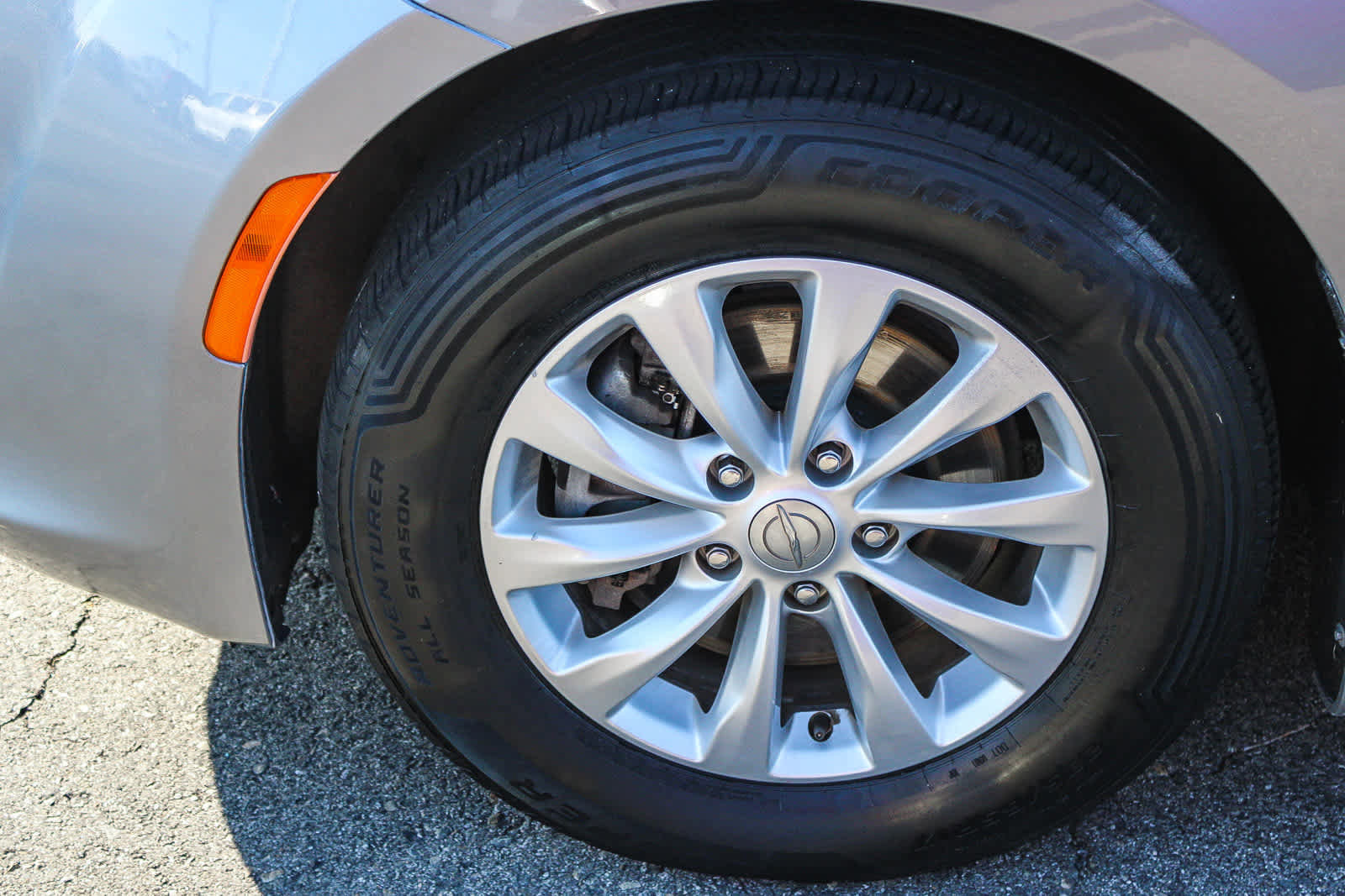 Used 2018 Chrysler Pacifica Touring-L image 9