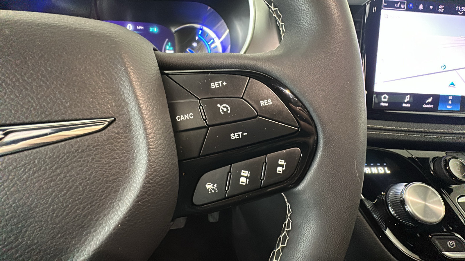 Used 2023 Chrysler Pacifica Touring-L w/ Uconnect Theater Family Group FWD image 20