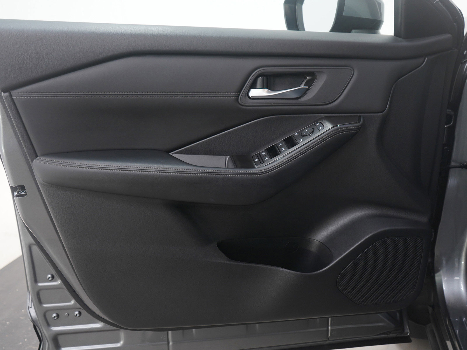 Used 2024 Nissan Rogue SV w/ SV Premium Package image 22