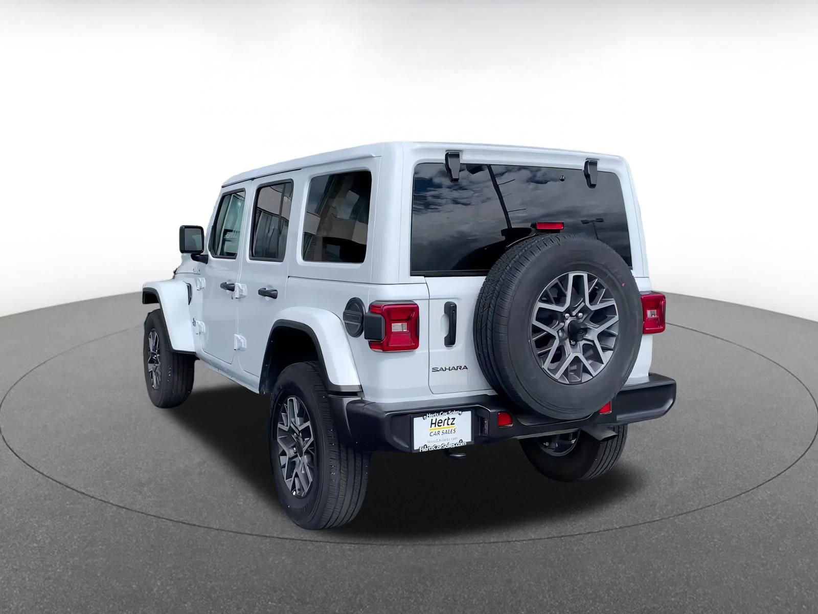 Used 2025 Jeep Wrangler Sahara image 11