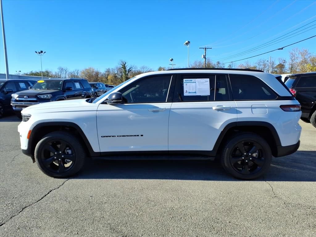 Used 2023 Jeep Grand Cherokee Limited w/ Luxury Tech Group II image 41