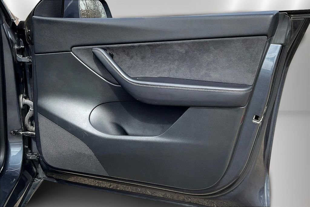 Used 2021 Tesla Model Y Long Range image 27