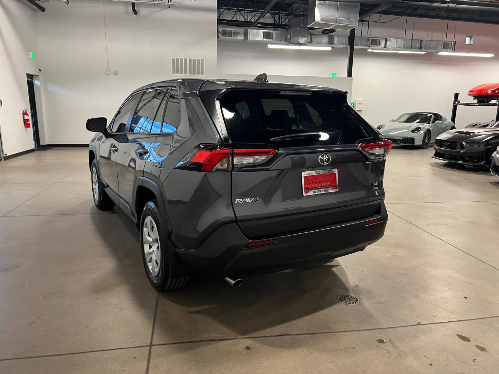 Used 2022 Toyota RAV4 LE AWD/4WD image 5