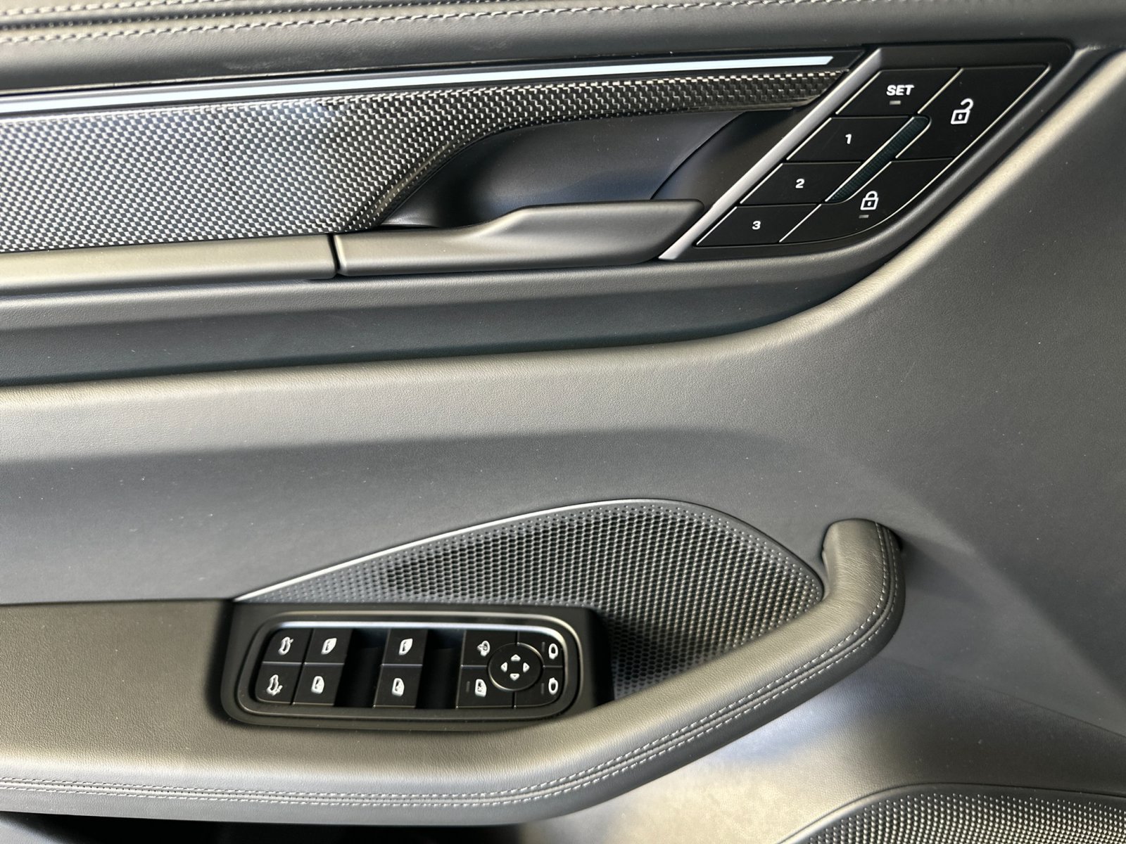 New 2026 Porsche Macan Turbo Electric AWD/4WD image 12