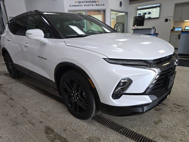 Used 2025 Chevrolet Blazer RS w/ Driver Confidence II Package image 3