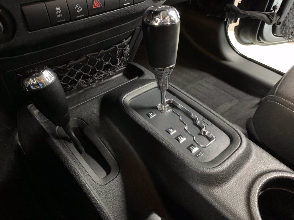 Used 2013 Jeep Wrangler Unlimited Sahara w/ Dual Top Group AWD/4WD image 24