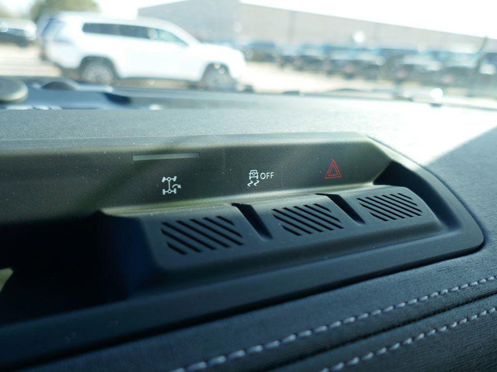 New 2026 Ford Bronco Outer Banks w/ Black Appearance Package image 25