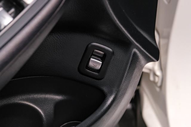 Used 2019 Mercedes-Benz GLC 300 w/ Premium Package image 40