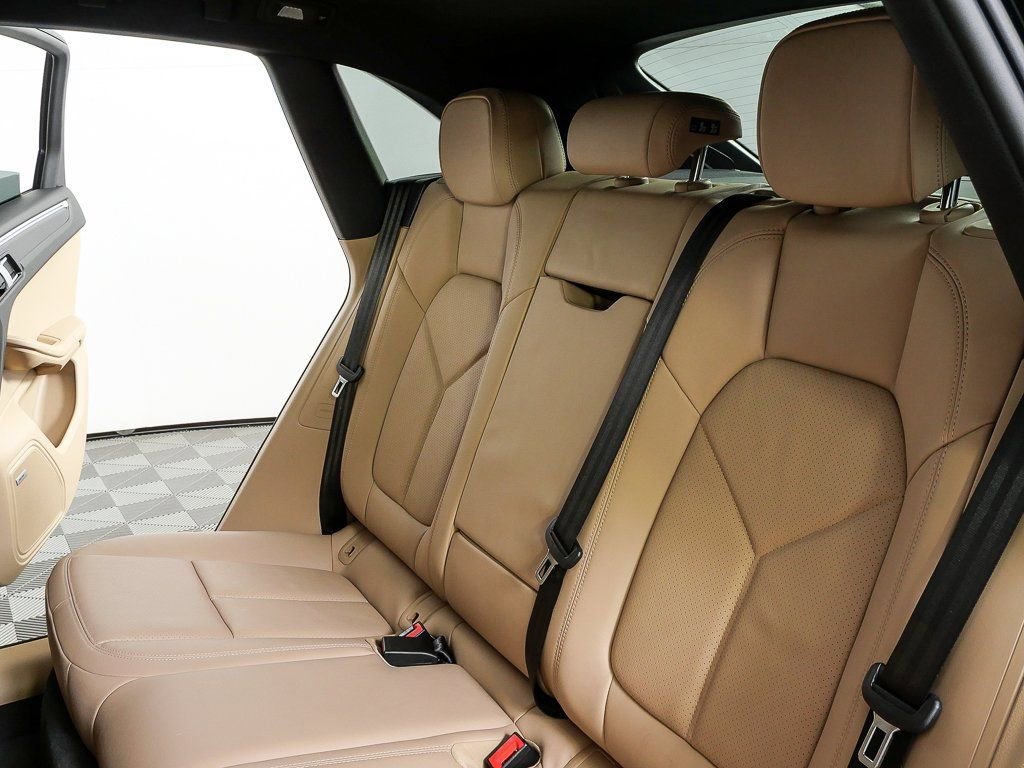 Certified 2025 Porsche Macan image 22
