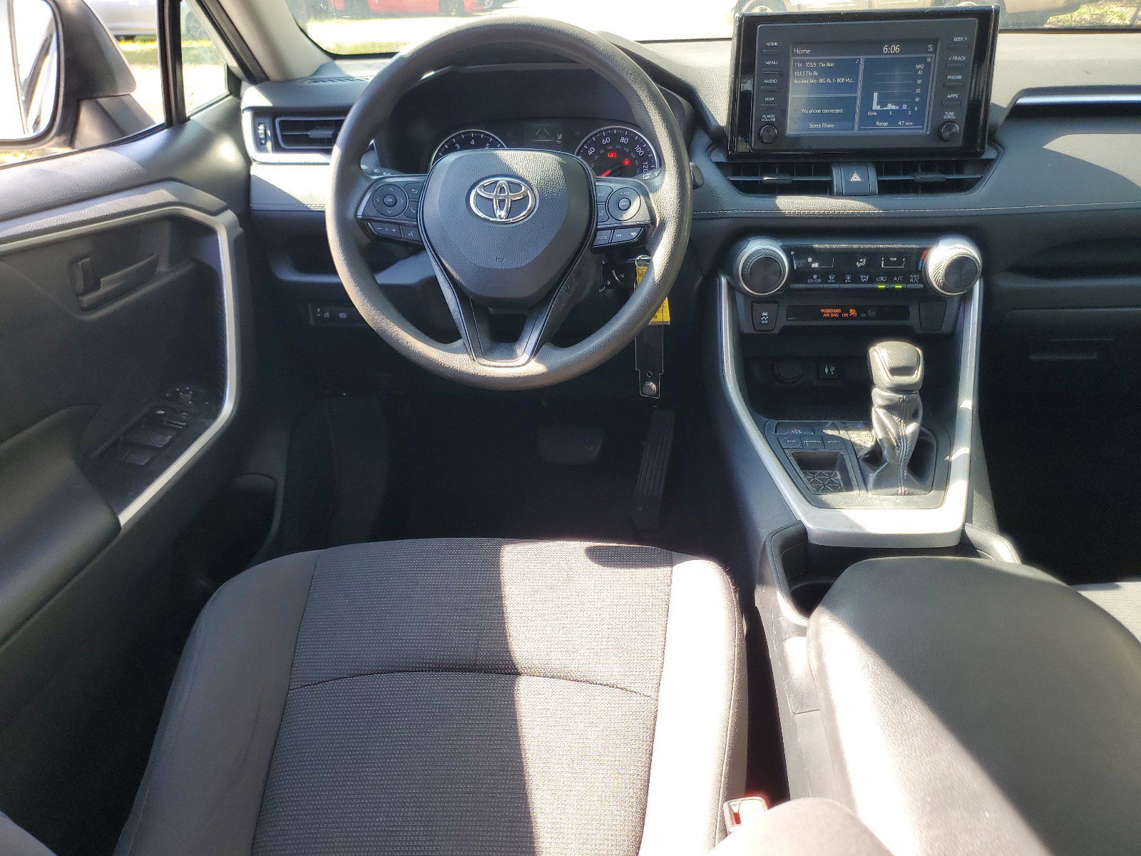 Used 2019 Toyota RAV4 LE FWD image 16