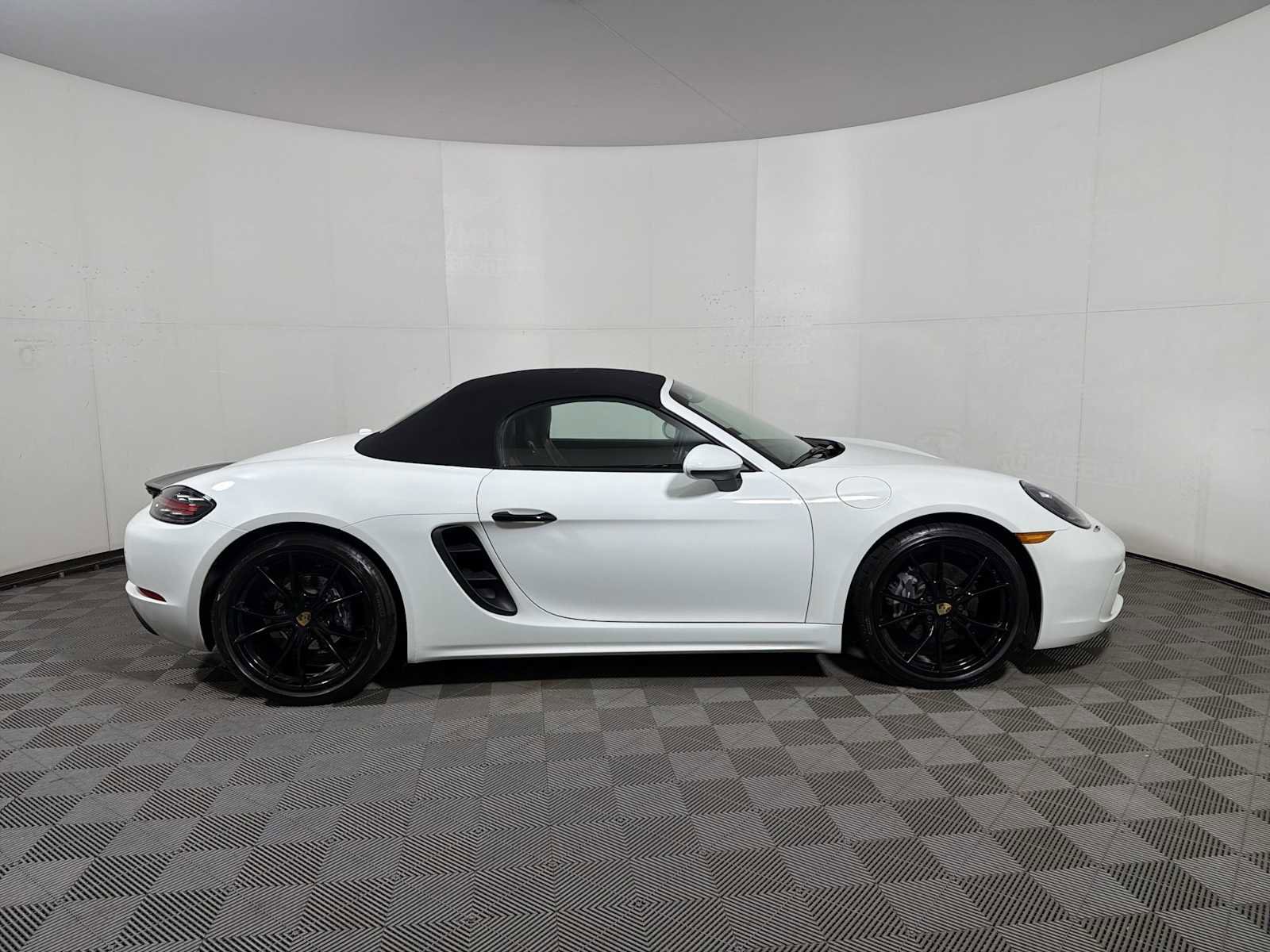 Used 2022 Porsche 718 Boxster image 7