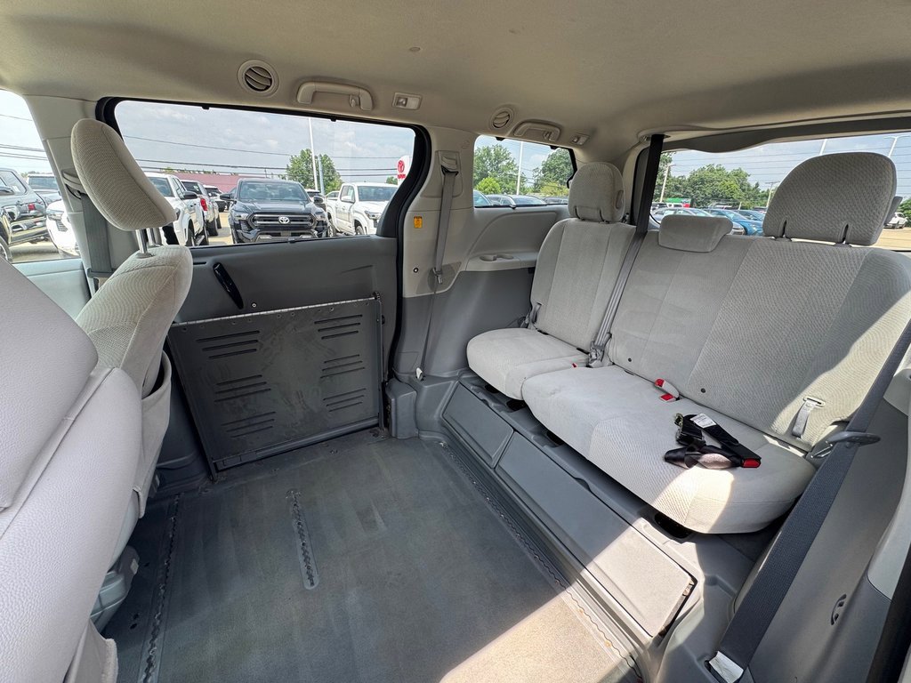 Used 2013 Toyota Sienna LE image 18