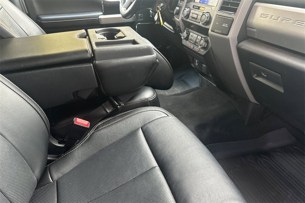 Used 2020 Ford F350 Lariat w/ Chrome Package image 16