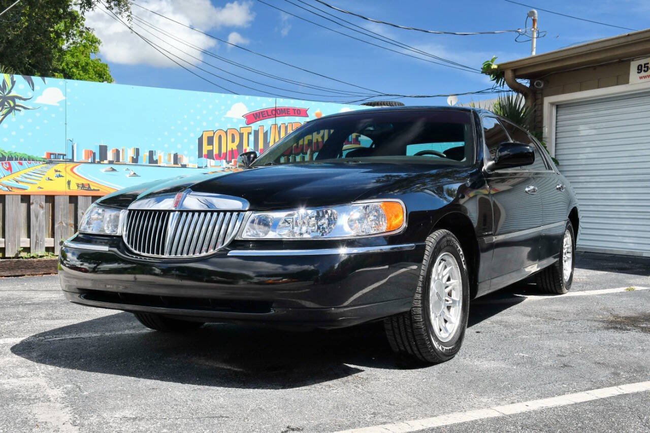 Used 1999 Lincoln Town Car Signature