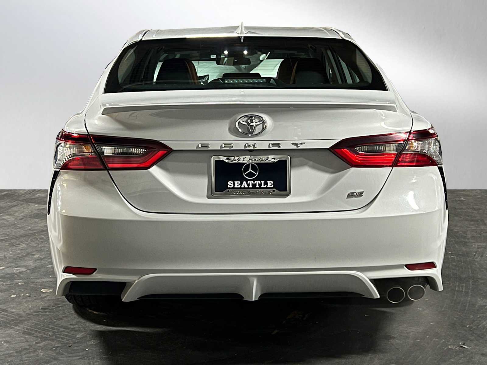 Used 2023 Toyota Camry SE w/ Cold Weather Package image 4