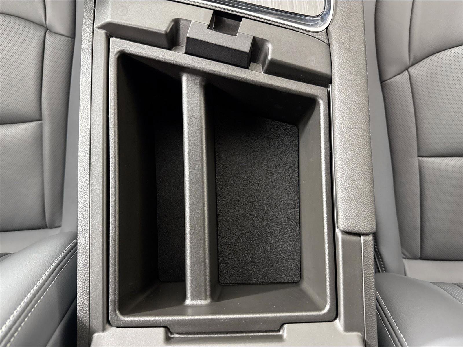 Used 2024 Buick Enclave Essence image 33