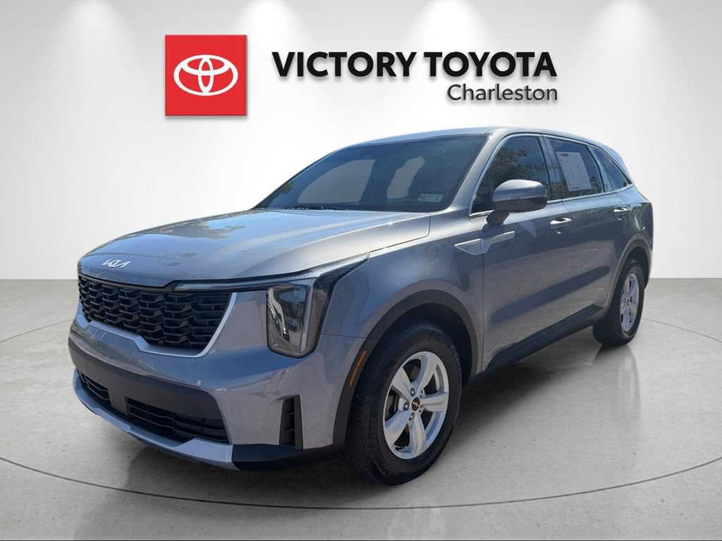Used 2024 Kia Sorento LX FWD image 1
