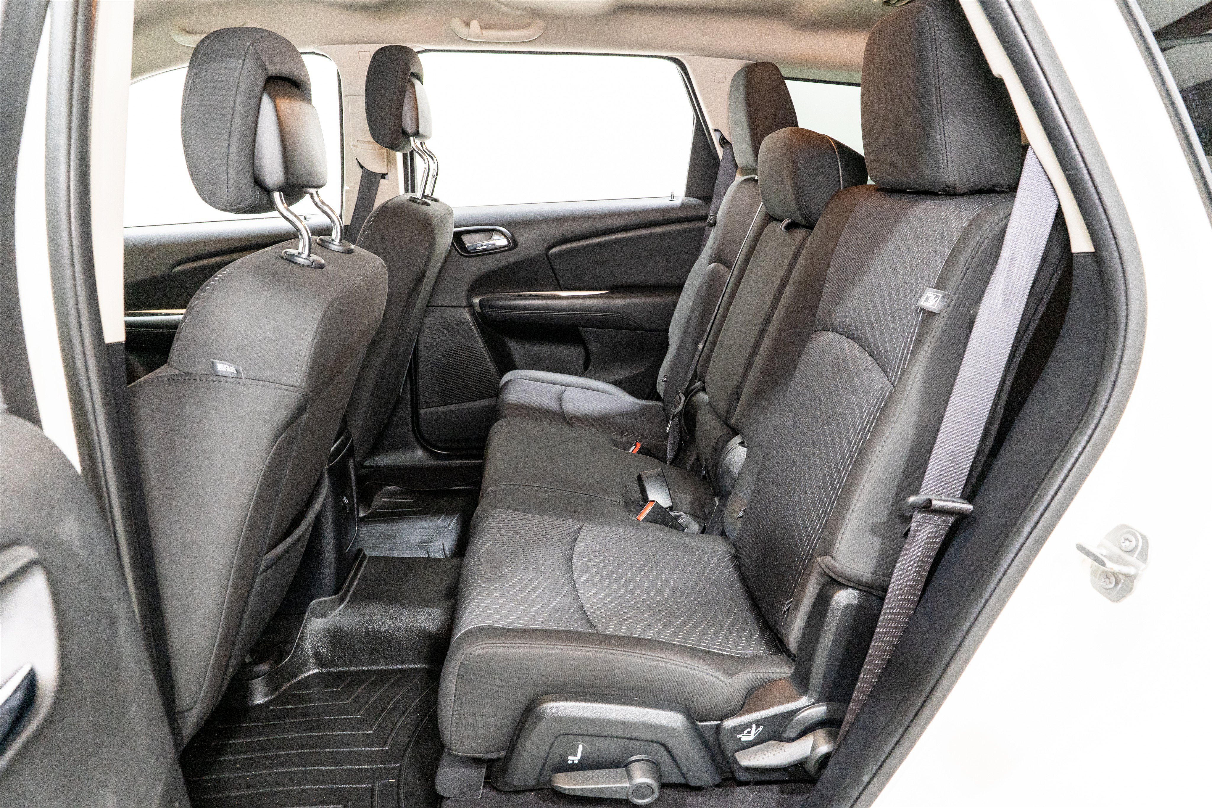 Used 2018 Dodge Journey SE w/ Popular Equipment Group FWD image 24