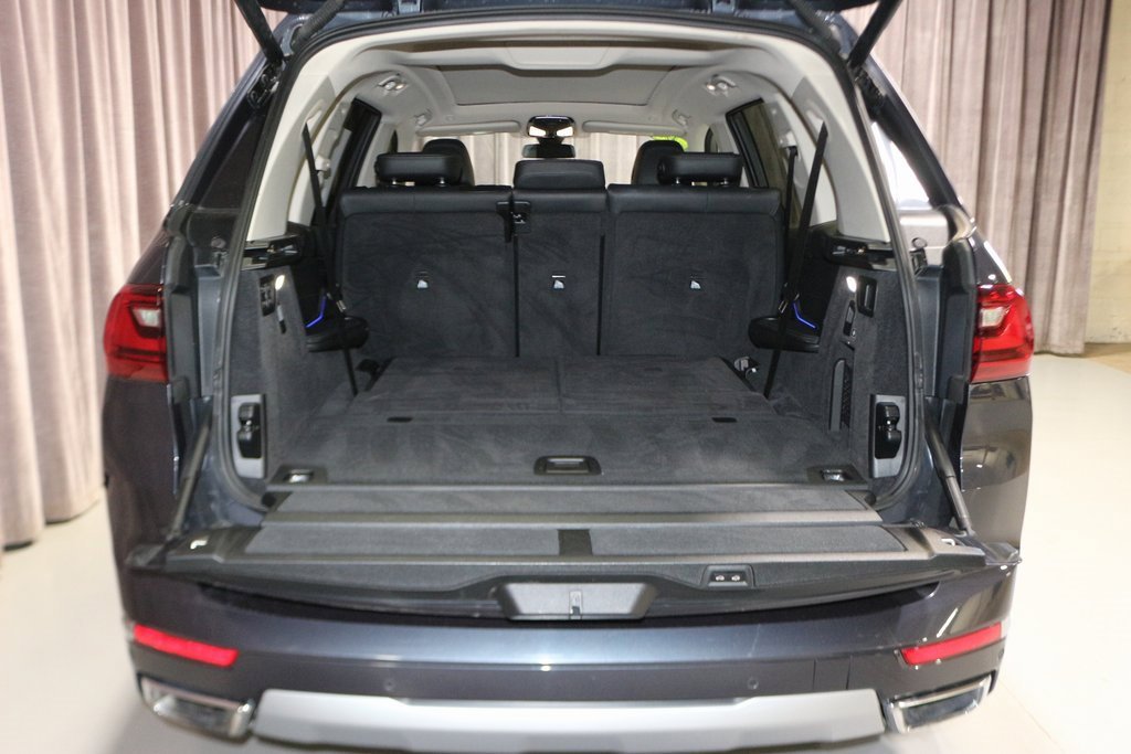 Used 2022 BMW X7 xDrive40i w/ Parking Assistance Package image 12