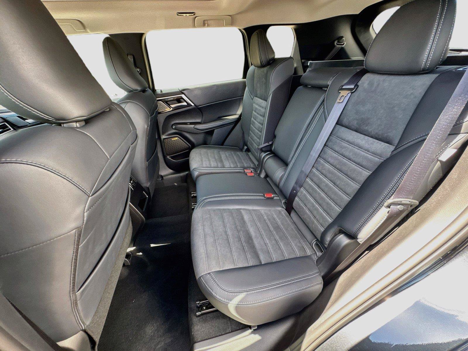 New 2026 Mitsubishi Outlander SE FWD image 25