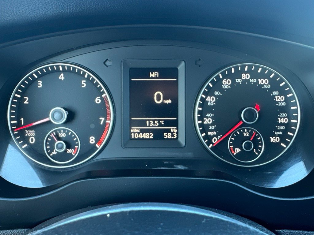 Used 2012 Volkswagen Jetta GLI FWD image 23
