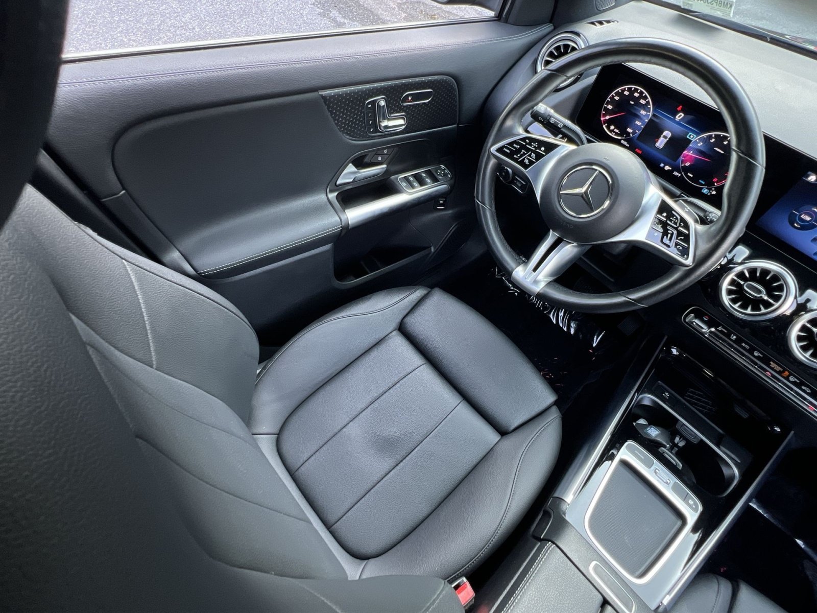 Used 2025 Mercedes-Benz GLA 250 4MATIC image 16