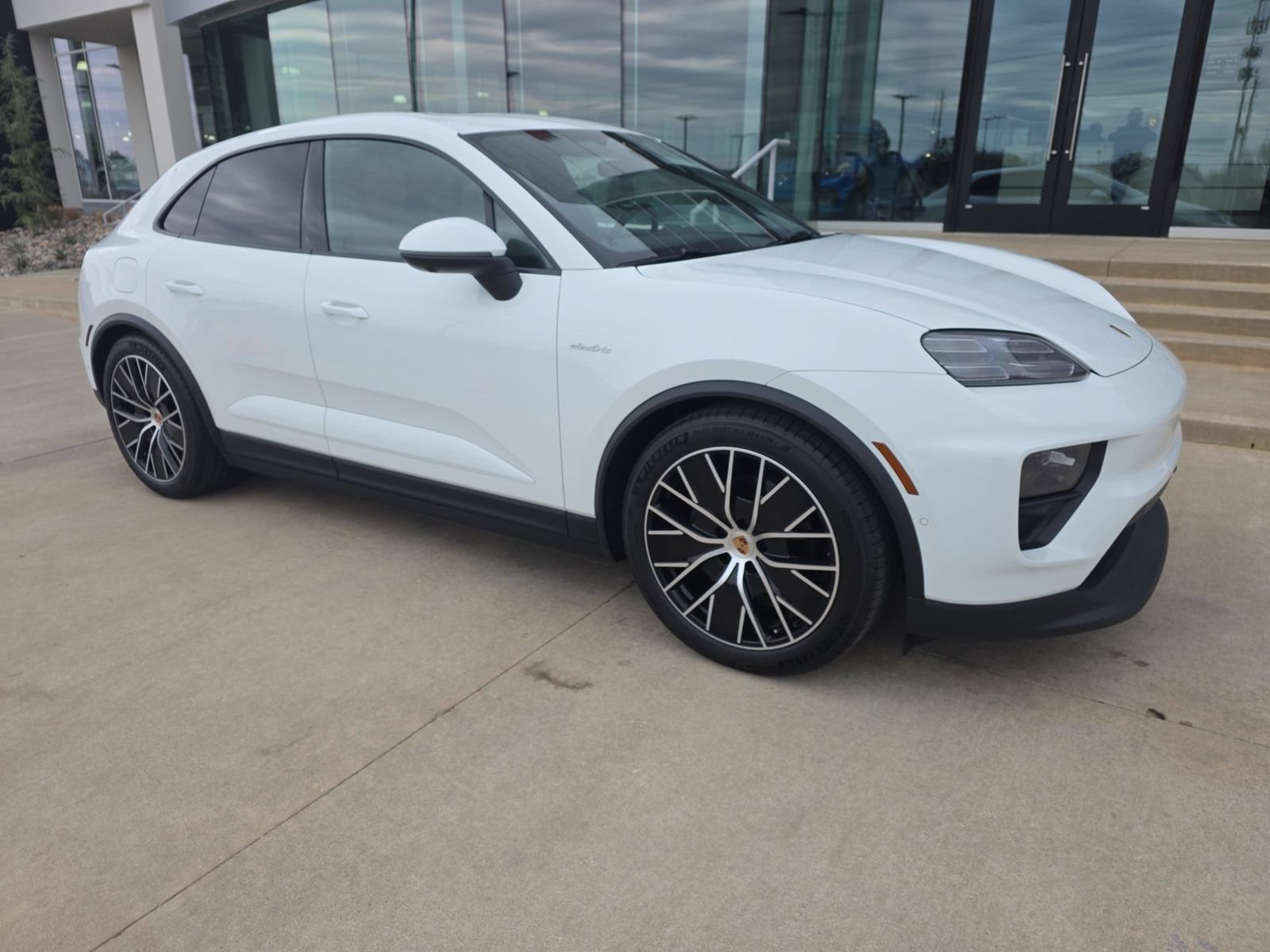 New 2026 Porsche Macan 4 Electric AWD/4WD image 9