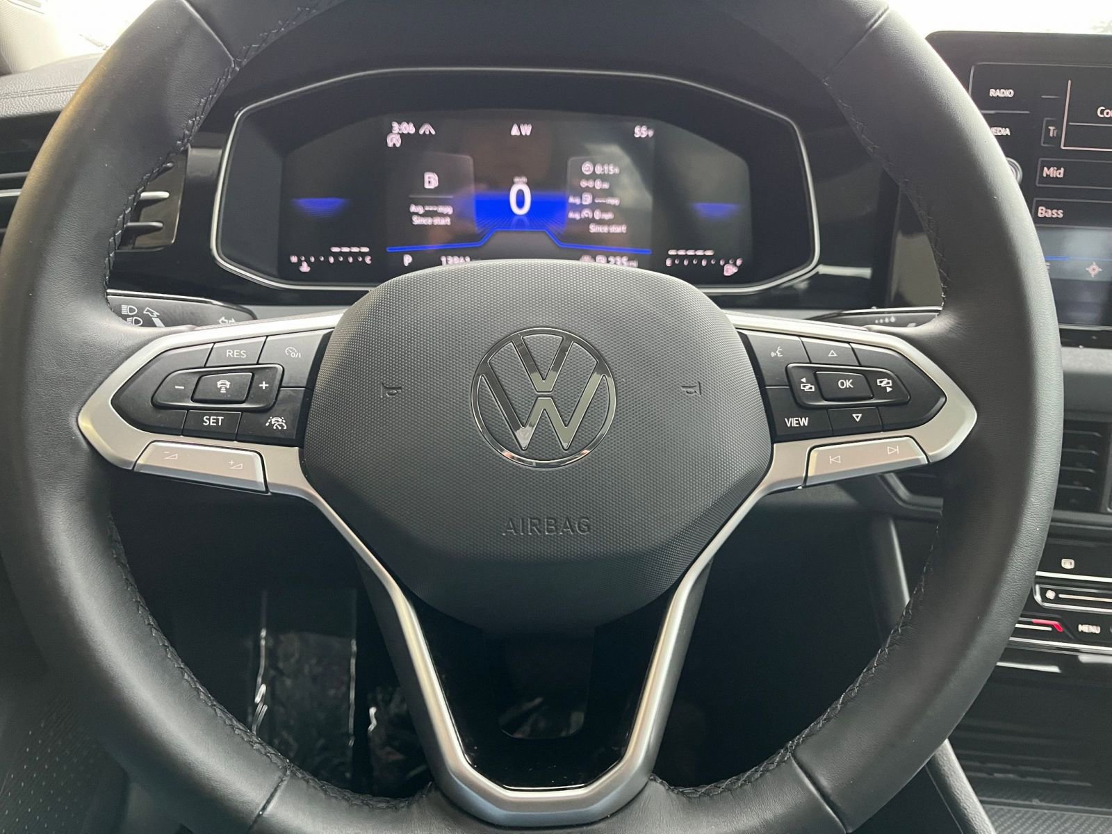 Used 2025 Volkswagen Jetta SE image 28