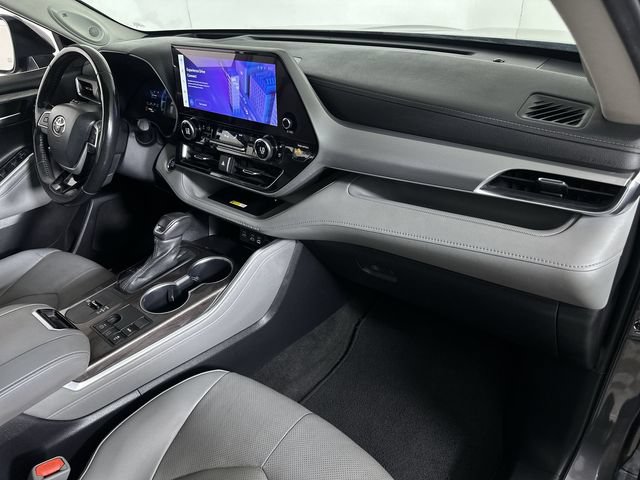 Used 2023 Toyota Highlander Platinum FWD image 30