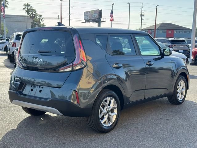 Certified 2025 Kia Soul LX w/ LX Technology Package FWD image 3