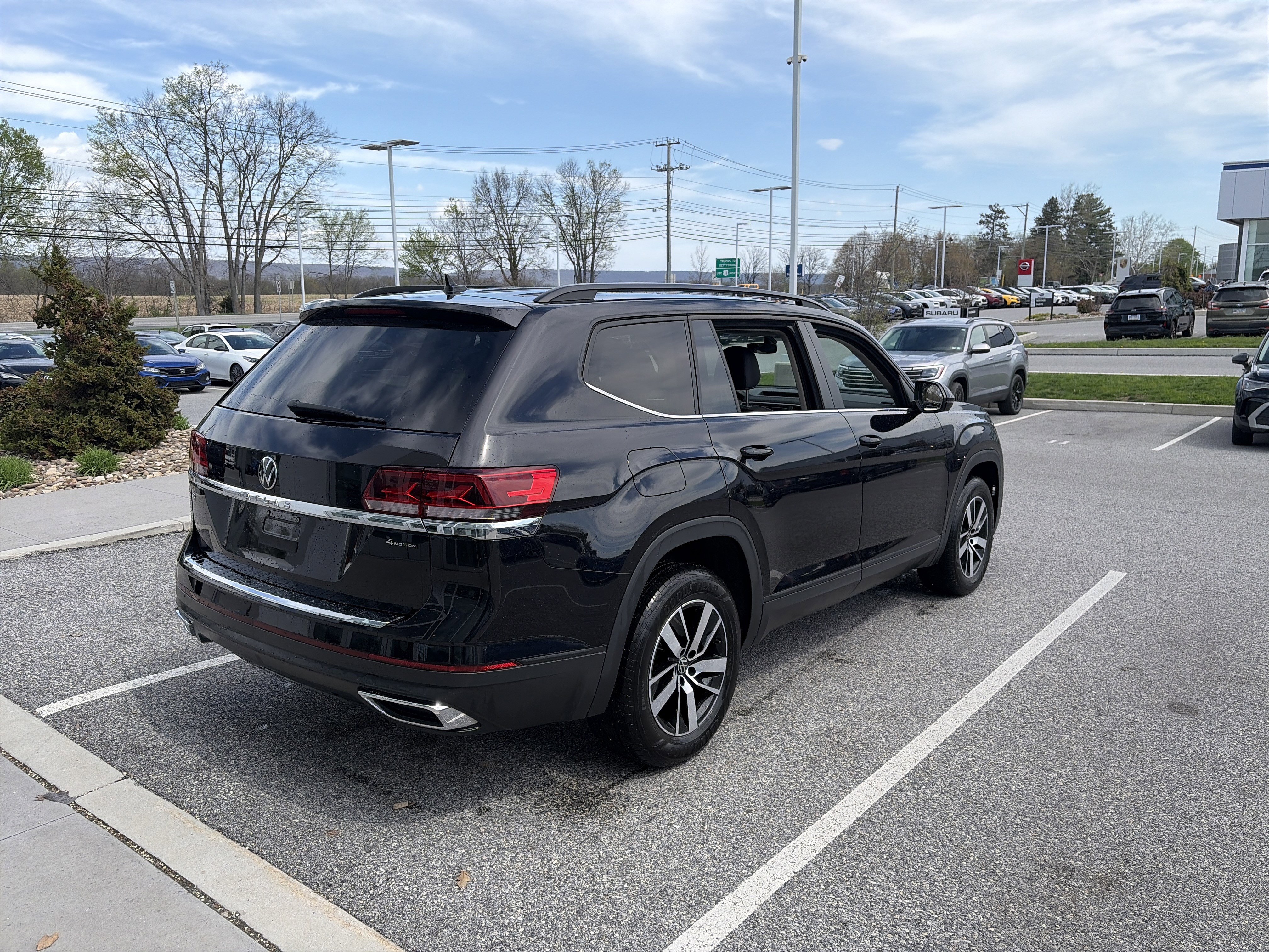 Used 2023 Volkswagen Atlas SE image 4