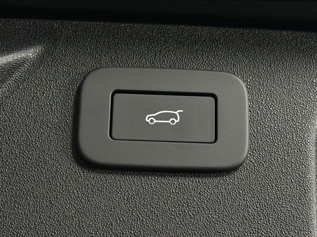 New 2025 Land Rover Discovery Sport S image 18