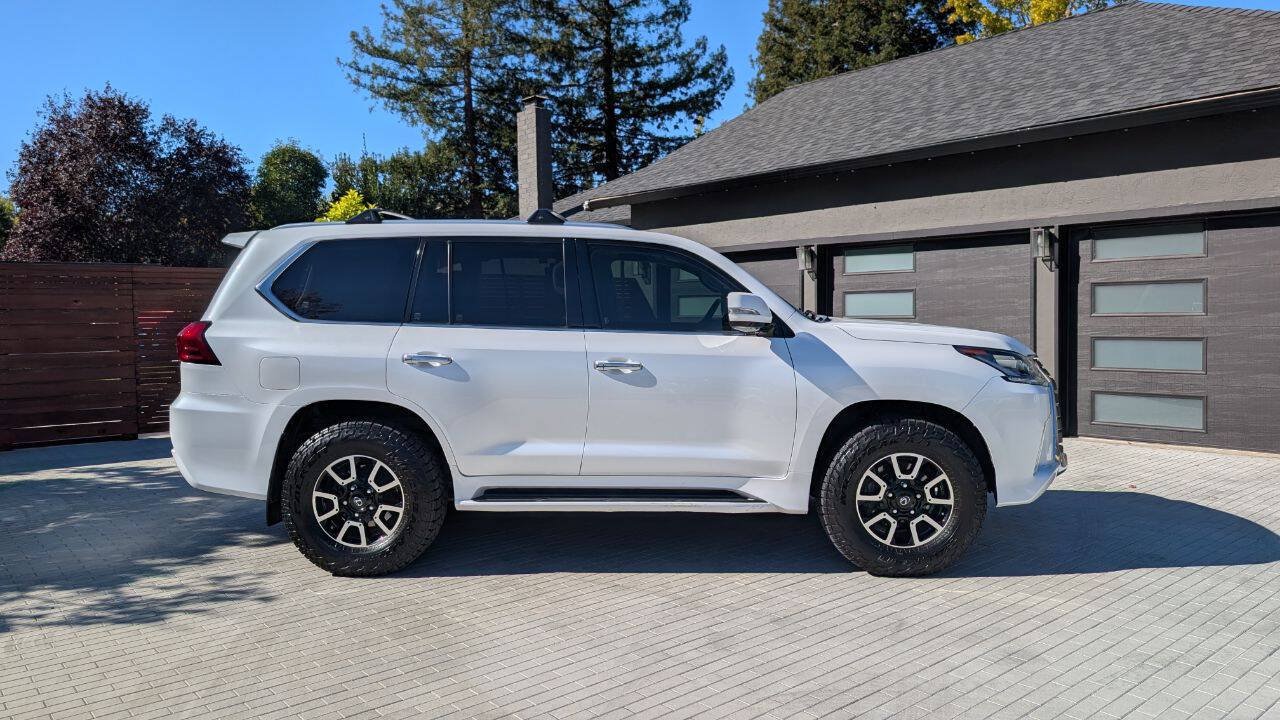 Used 2018 Lexus LX 570 4WD image 2