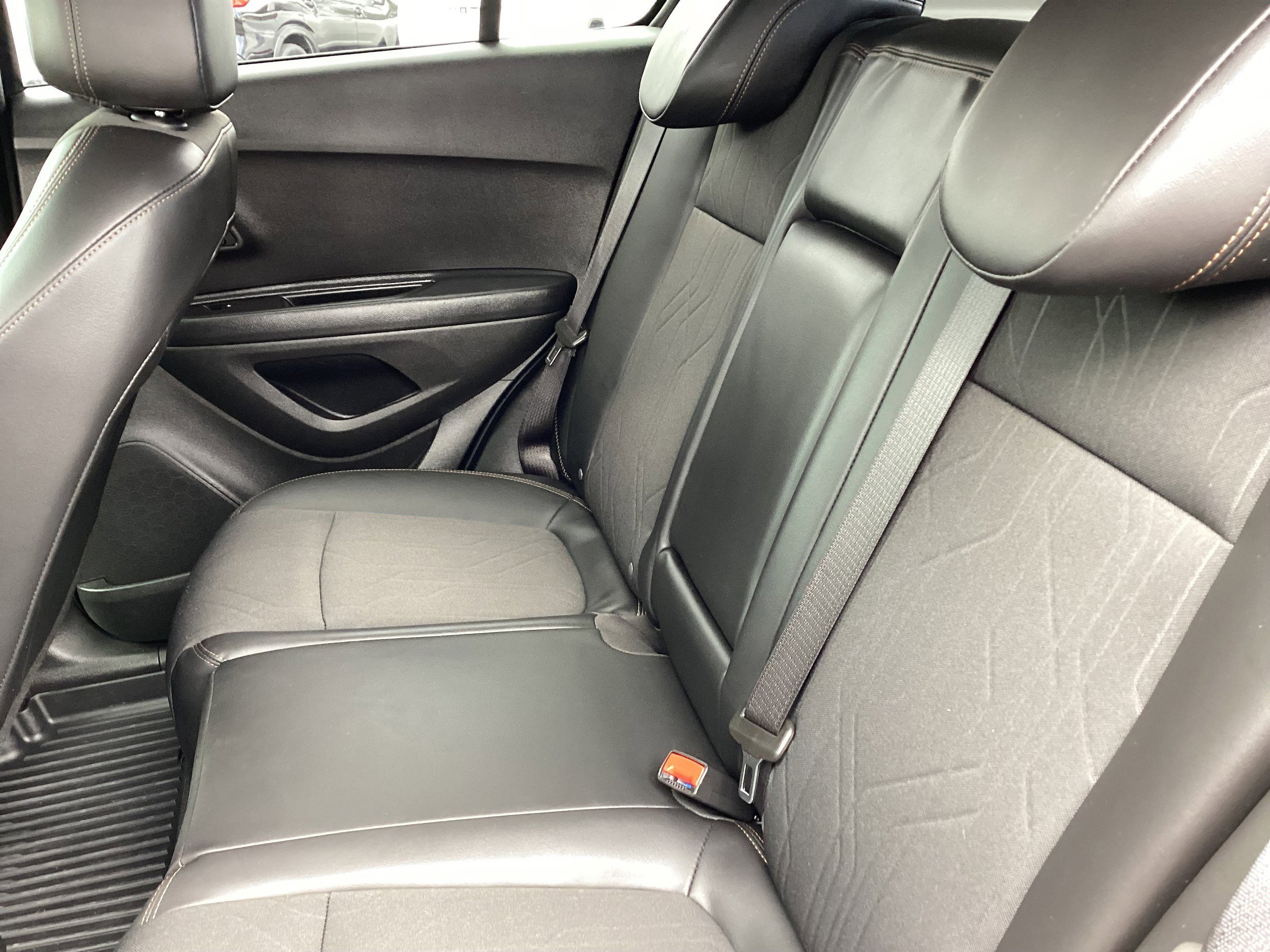 Used 2022 Chevrolet Trax LT w/ LT Convenience Package AWD/4WD image 13