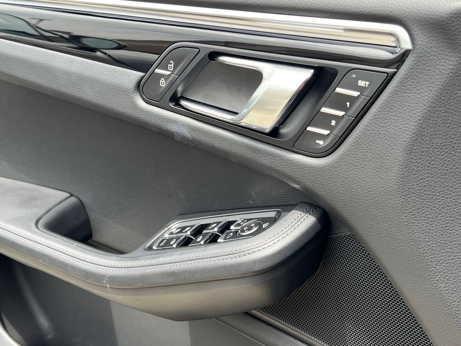 Certified 2026 Porsche Macan AWD/4WD image 34