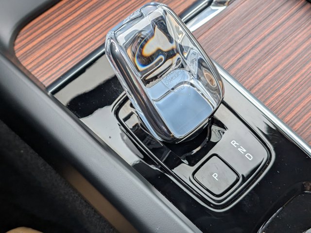 Used 2024 Volvo XC60 T8 Ultimate w/ Protection Package Premier image 16