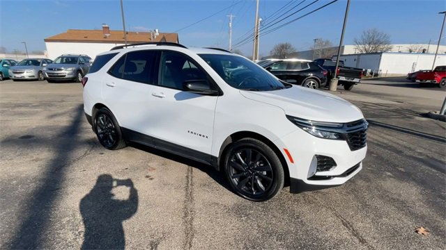Used 2022 Chevrolet Equinox RS w/ LPO, Floor Liner Package image 3