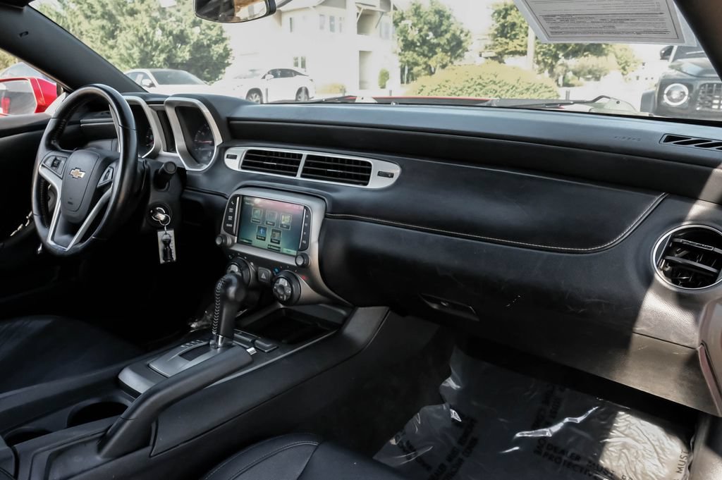 Used 2015 Chevrolet Camaro LT RWD image 17