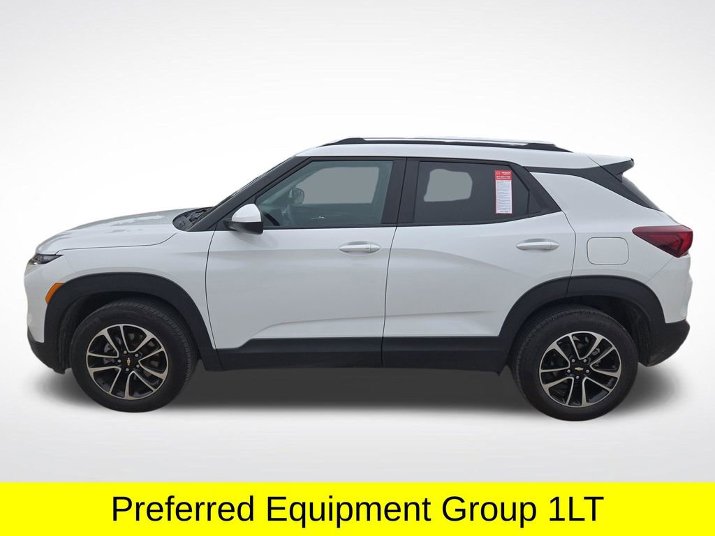 Used 2025 Chevrolet TrailBlazer LT AWD/4WD image 2